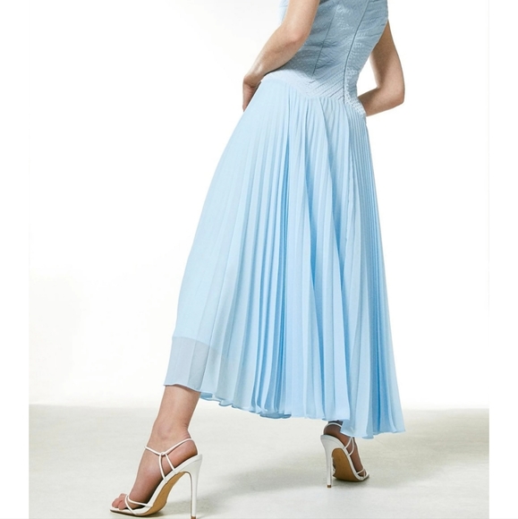 Karen Millen Quilt Satin and Pleat Deep V Midi Dress BLUE - Picture 4 of 12